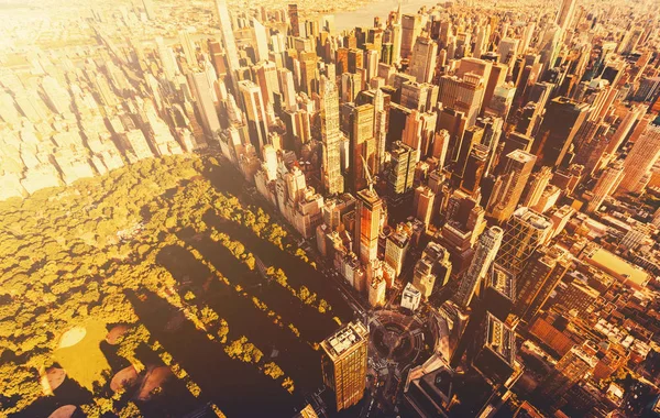 Luftaufnahme von Kolumbuskreis und Central Park in der Stadt — Stockfoto