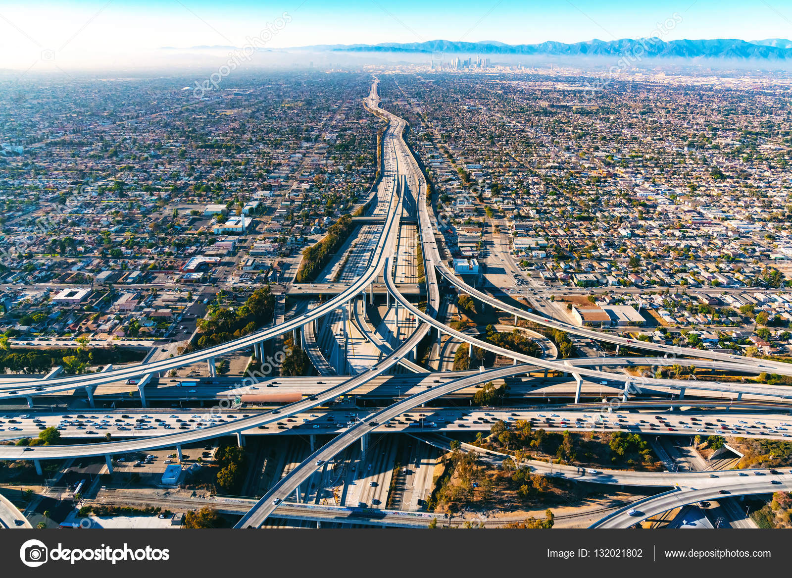 Vue aérienne d une intersection de l autoroute à Los Angeles Vue aérienne d une intersection de l autoroute à Los Angeles