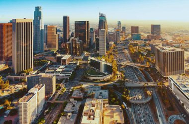 Downtown La batımında havadan görünümü