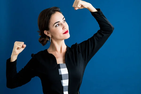 Krachtige jonge vrouw — Stockfoto