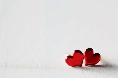 Küçük metal kırmızı Kalpler