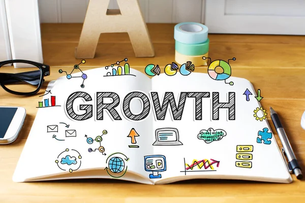 Conceito de crescimento com caderno — Fotografia de Stock