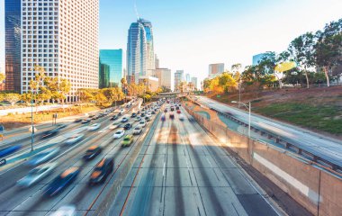 Los Angeles otoyol acele saat trafik görünümünü