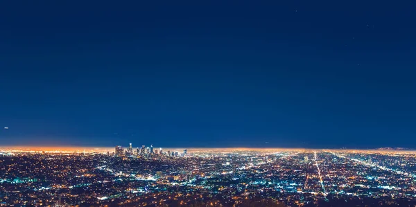 Paisaje urbano panorámico de Los Ángeles por la noche —  Fotos de Stock