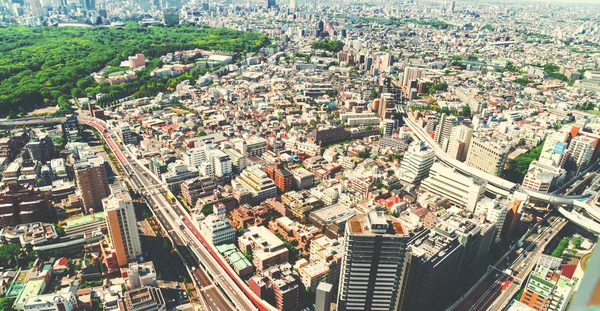 在东京，日本大规模公路平面交叉口的鸟瞰图 — 图库照片