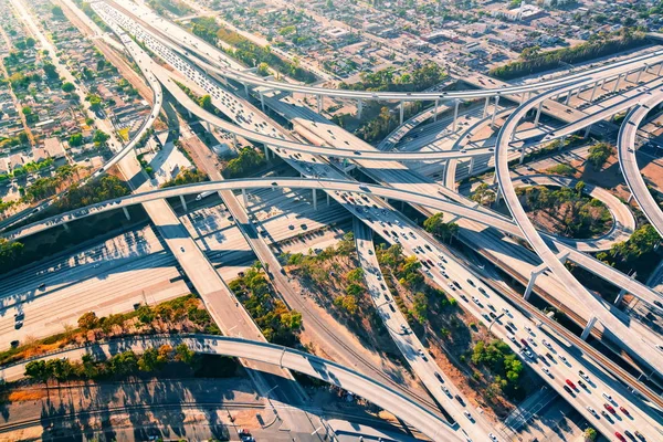 Vista aérea de una intersección de la autopista en Los Ángeles —  Fotos de Stock