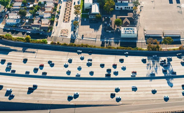 A légi felvétel a Los Angeles-ben egy autópálya kereszteződés — Stock Fotó