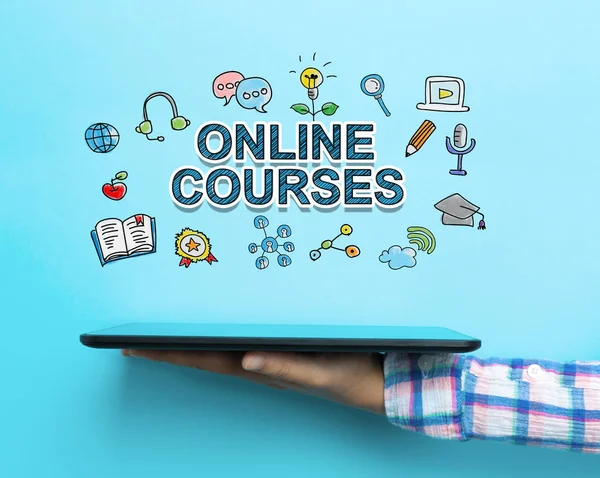 Концепция онлайн курсов с планшетом — стоковое фото