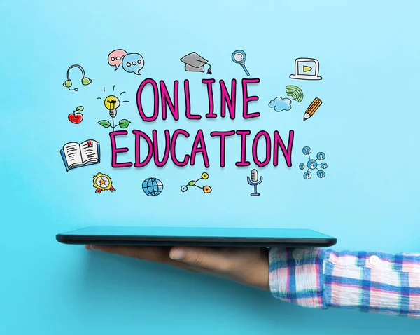 Online εκπαίδευση ιδέα με ένα tablet — Φωτογραφία Αρχείου
