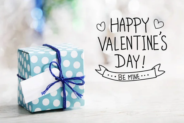 Feliz día de San Valentín mensaje con caja de regalo —  Fotos de Stock