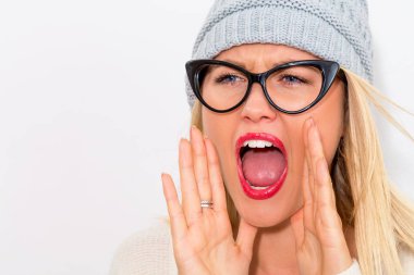 genç kadın bağırmak