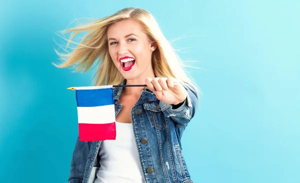 Jonge vrouw bedrijf Franse vlag — Stockfoto
