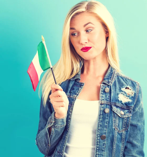 Ung kvinde med italiensk flag - Stock-foto