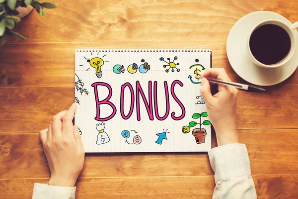 Kalem tutan kişi ile bonus metin — Stok fotoğraf