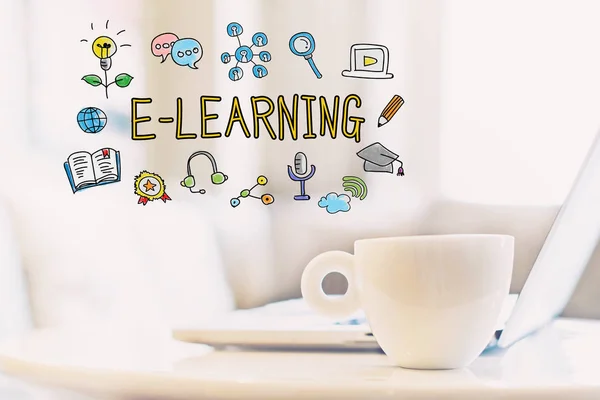 E-Learning concept met kop — Stockfoto