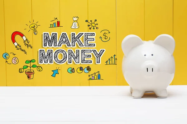 Faça o texto do dinheiro com o banco piggy — Fotografia de Stock