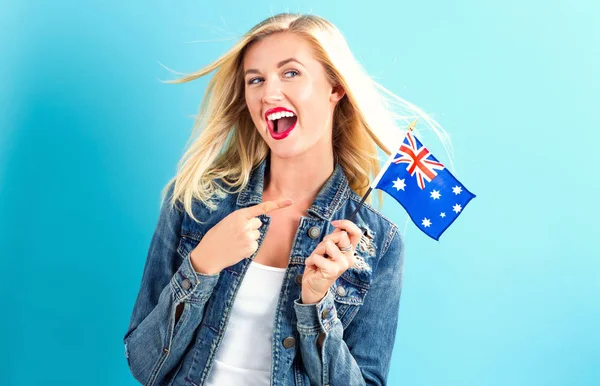 Nainen, jolla Australian lippu — kuvapankkivalokuva
