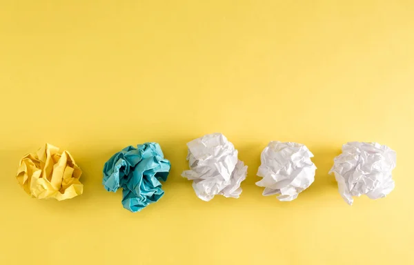 Boules de papier froissées — Photo