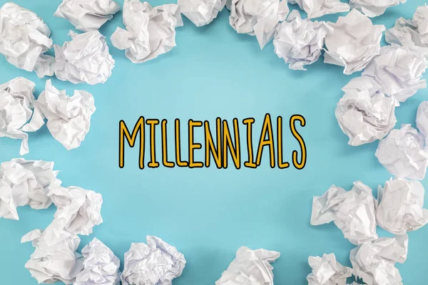 Millennials texte avec des boules de papier — Photo