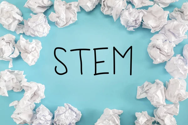 Texto STEM com bolas de papel — Fotografia de Stock