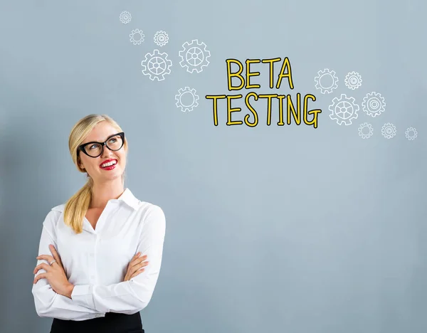 Beta testování text s podnikatelka — Stock fotografie