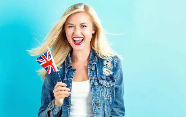 Mujer joven feliz sosteniendo bandera — Foto de Stock