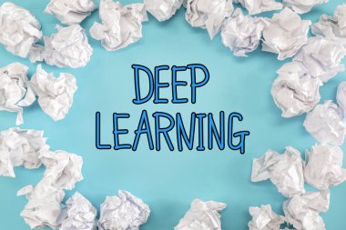 buruşuk kağıt topları ile metin 