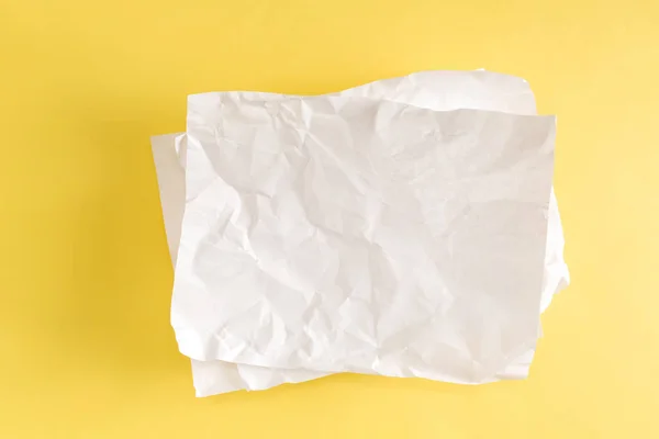 Puste kawałki pogniecionego papieru — Zdjęcie stockowe