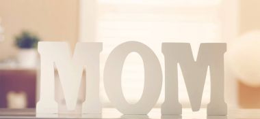 Kutlama teması anne harflerle