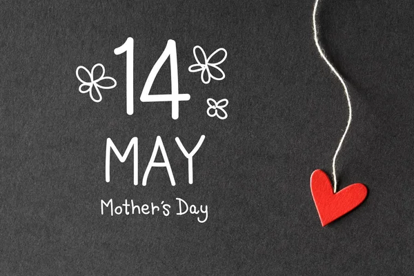 Mensagem do Dia das Mães com coração de papel — Fotografia de Stock