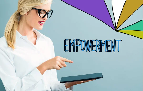 Empowerment-Text mit Geschäftsfrau — Stockfoto