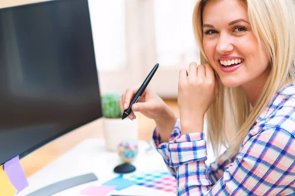 Graphic designer using her graphic tablet — Stock Photo, Image