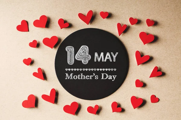 14. Mai Muttertagsbotschaft mit kleinen Herzen — Stockfoto