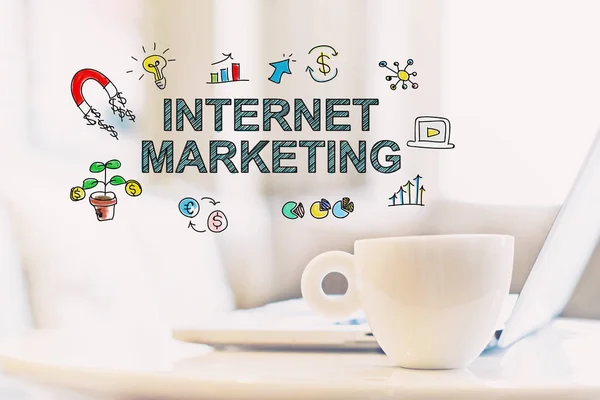 Concepto de Marketing en Internet con una taza de café — Foto de Stock