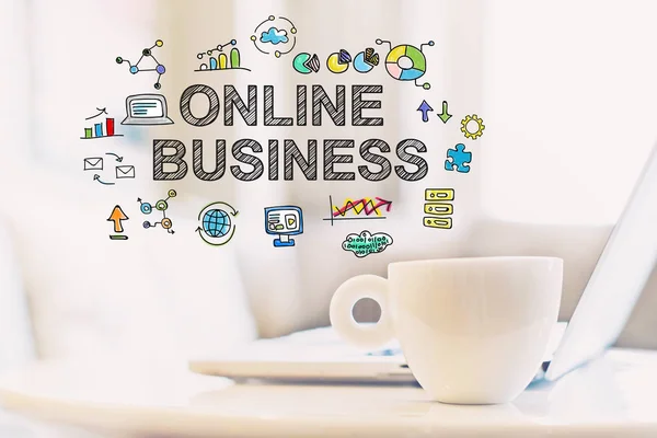 Бизнес-концепция онлайн с чашкой кофе — стоковое фото
