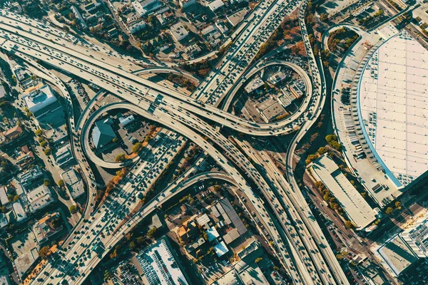 高速公路交叉口的空中景观 — 图库照片