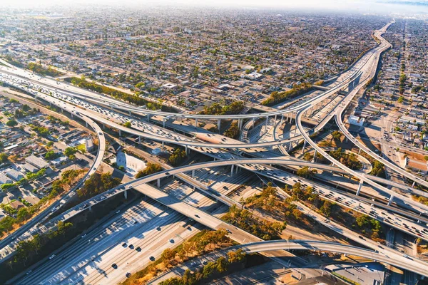 高速公路交叉口的空中景观 — 图库照片