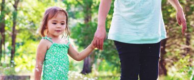  kız annesi ile elele