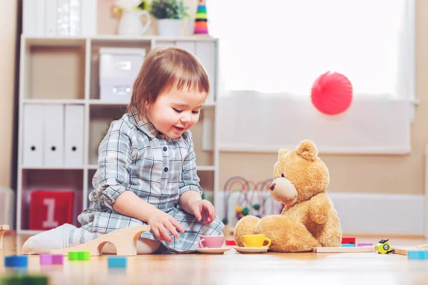 Happy toddler girl playing w — Stock Photo, Image