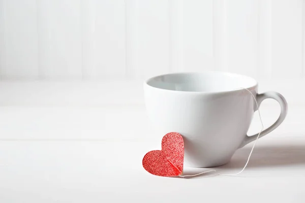 Küçük kalp ile kahve fincanı — Stok fotoğraf