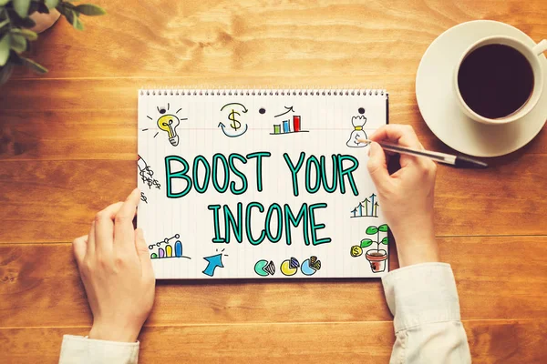 Steigern Sie Ihr Einkommen Text mit einer Person mit einem Stift — Stockfoto