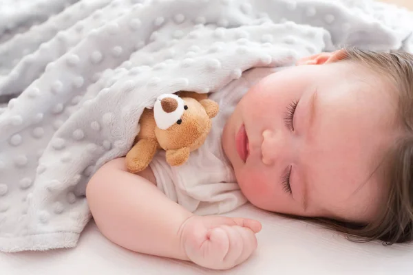 Baby jongetje slapen — Stockfoto