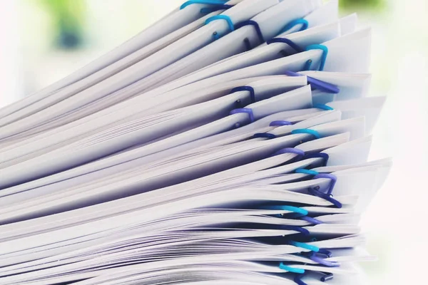 Documenten georganiseerd met paperclips — Stockfoto