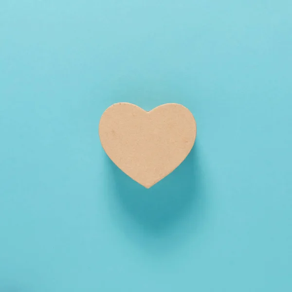 Karton kalp şeklinde kutu — Stok fotoğraf