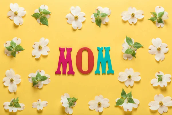 Dia das mães tema de celebração com flores de dogwood — Fotografia de Stock