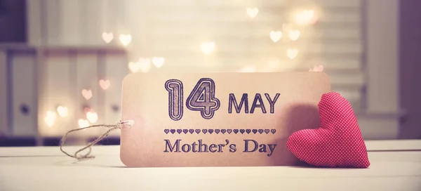 Mother's Day message with a red heart — Stock Photo, Image