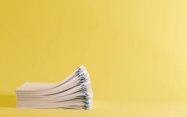 Papers organized with paper clips — Stock Photo, Image