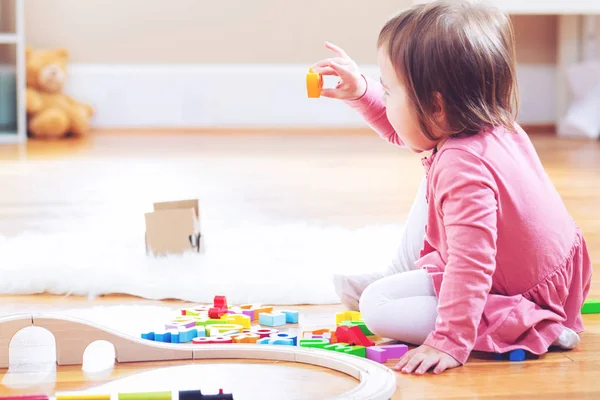Happy toddler girl playing with toys — Stock Photo, Image