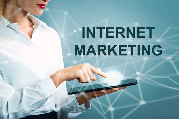 Internet Marketing text affärskvinna — Stockfoto