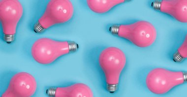 Pembe boyalı lightbulbs